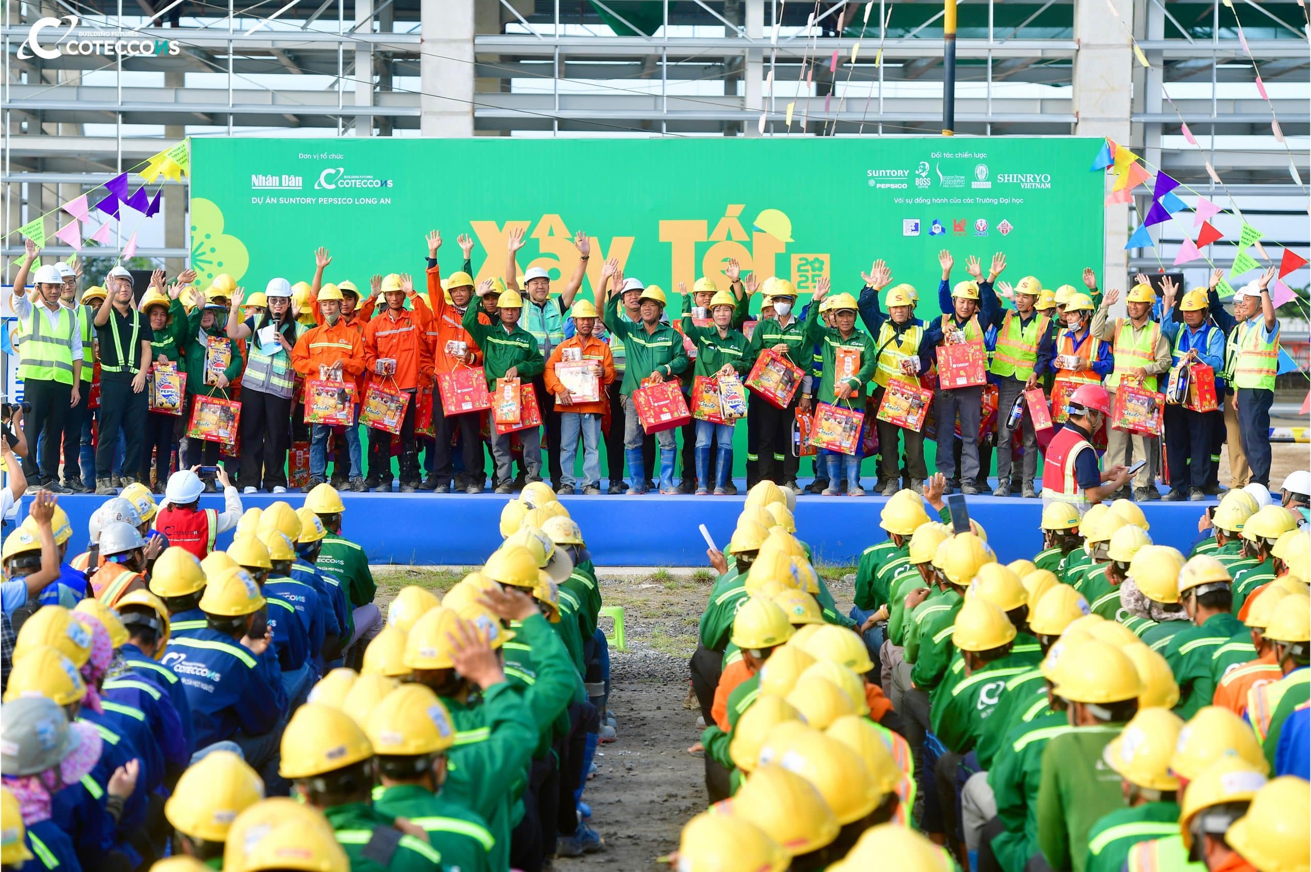 CHUNG TAY “XÂY NỀN ƯỚC MƠ”, BOSS CÀ PHÊ LẦN ĐẦU THAM GIA CÙNG COTECCONS VÀ BÁO NHÂN DÂN TRONG DỰ ÁN XÂY TẾT 2025