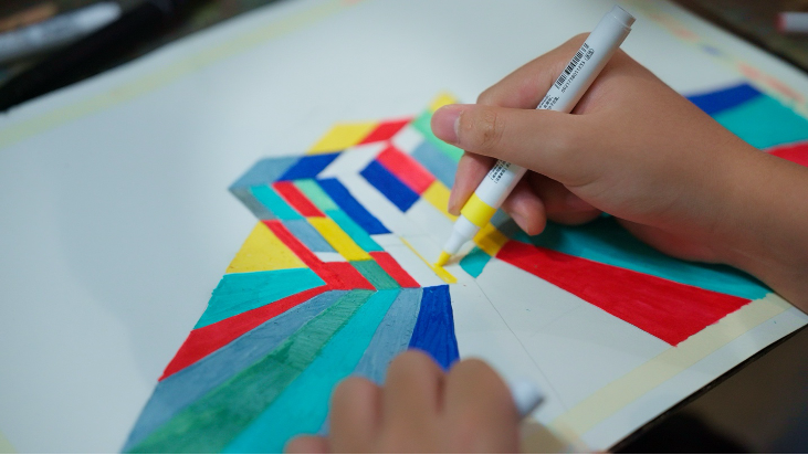 Title: A close-up of a person drawing

AI-generated content may be incorrect.