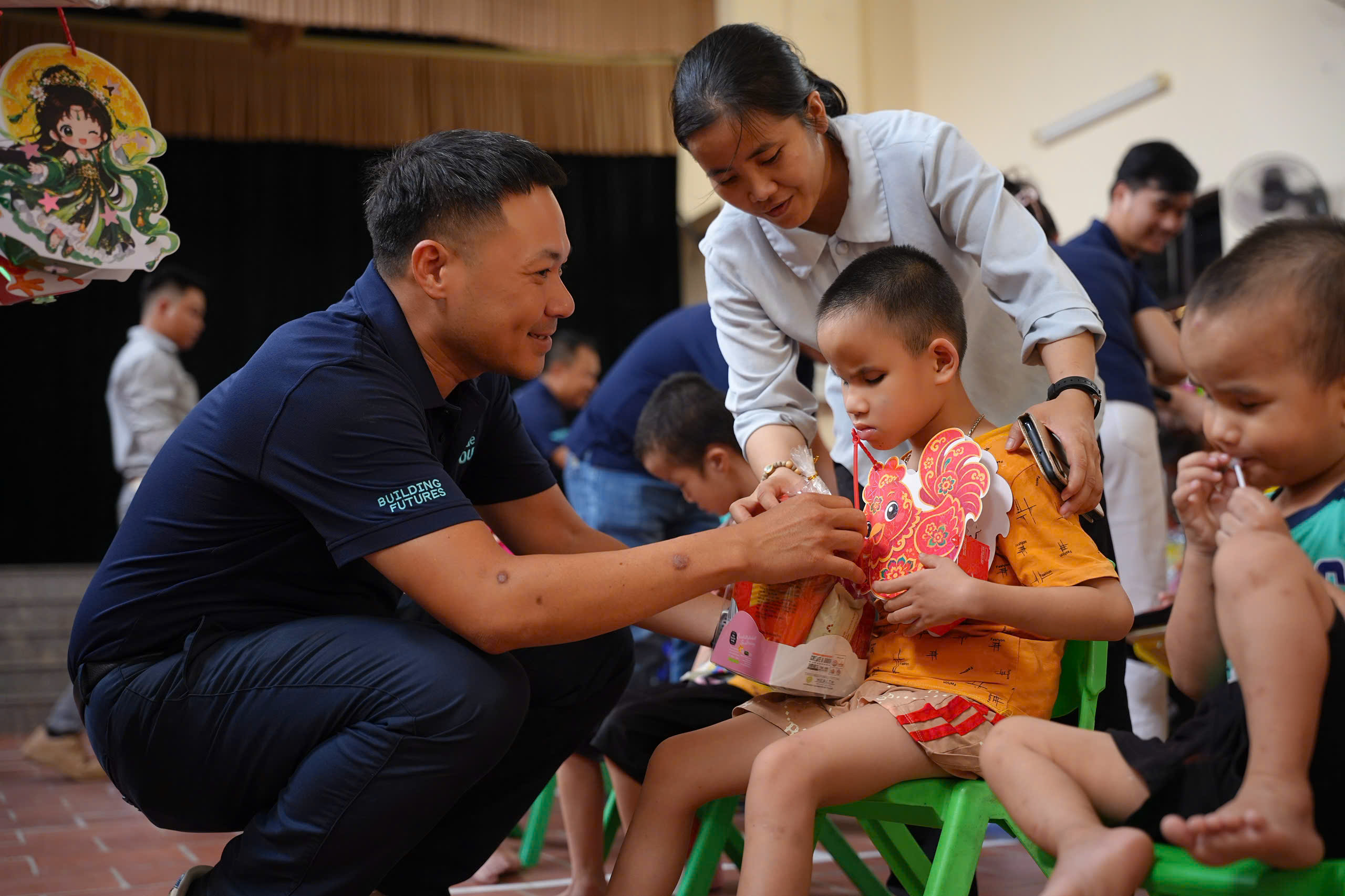 03. Chương trình “Hái trăng về làng 2026” được tổ chức tại Nhà Tình thương Hương La, Bắc Ninh, nơi chăm sóc trẻ khuyết tật và trẻ có hoàn cảnh khó khăn_.jpg